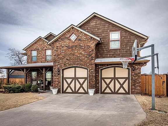 2nd image of 1129 NE Scissortail Dr