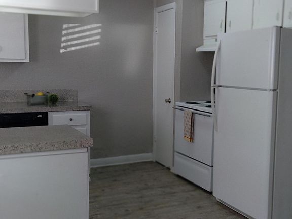 2nd image of 3410 Nasa Pkwy #114