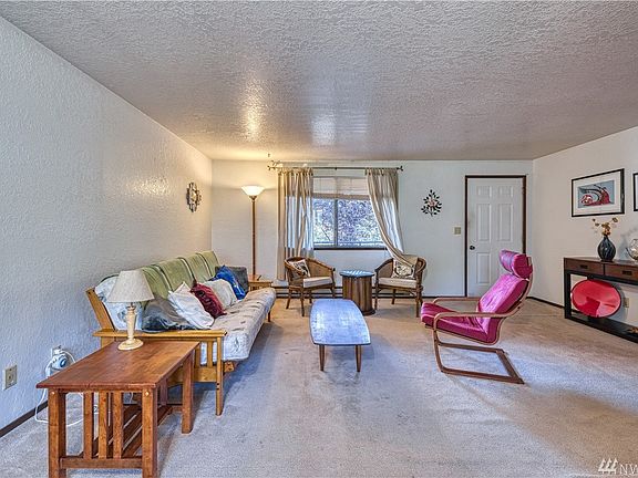 5th image of 3490 Westminster Dr SE
