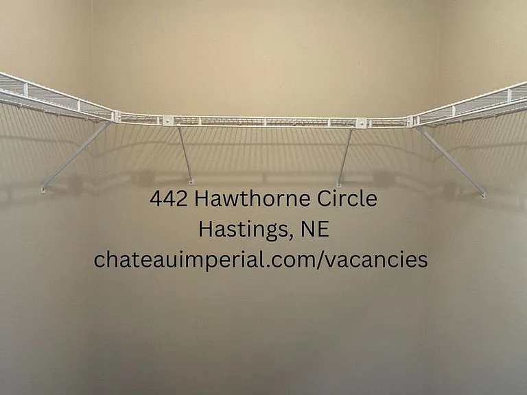 434-446 Hawthorne Cir — Photo 6