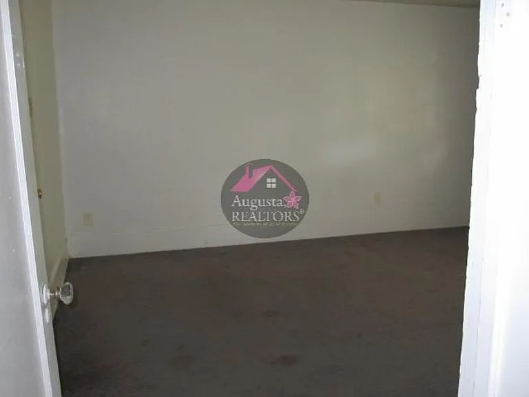 501 & 1/2 S Ash St — Photo 7