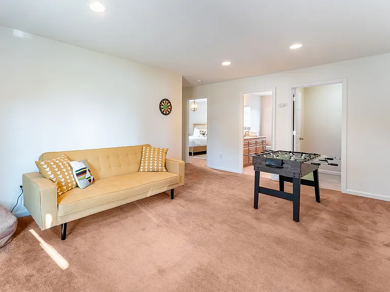 2239 Blitzen Rd — Photo 25