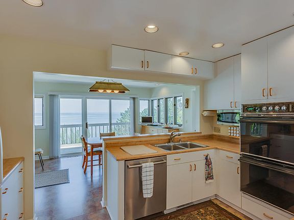 4th image of 644 Longwood Dr