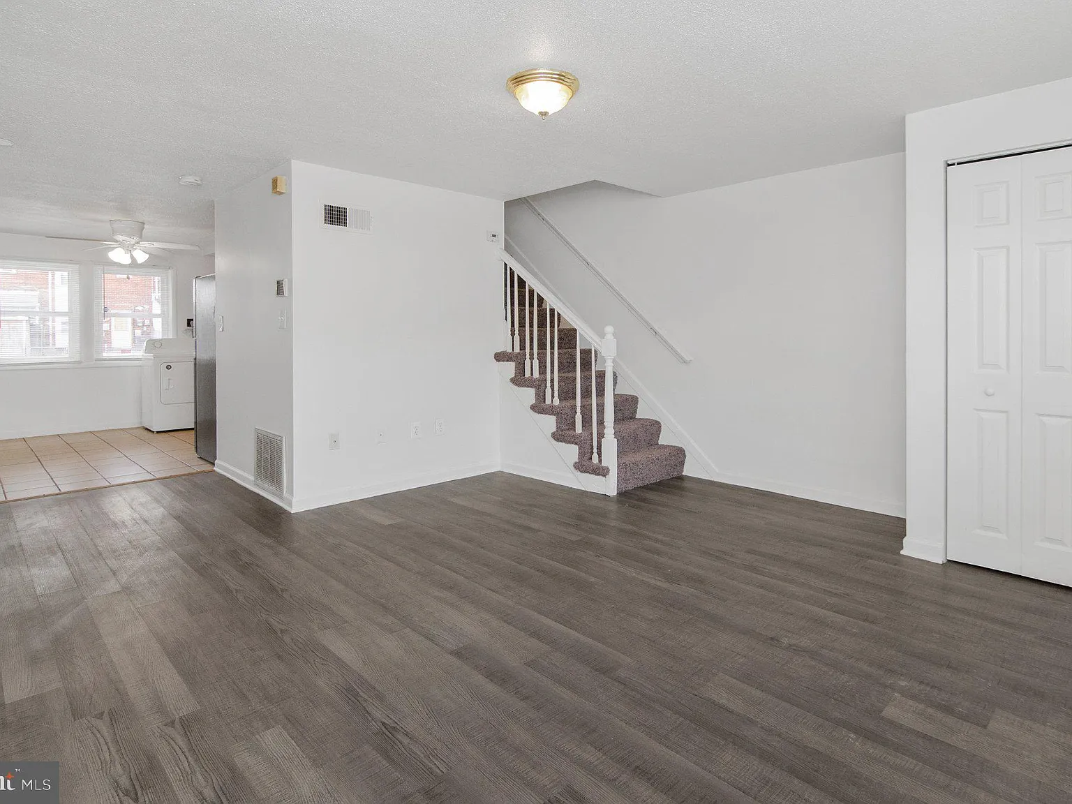3 bed, 1.0 bath, 1024 sqft, $1,675 — Photo 2