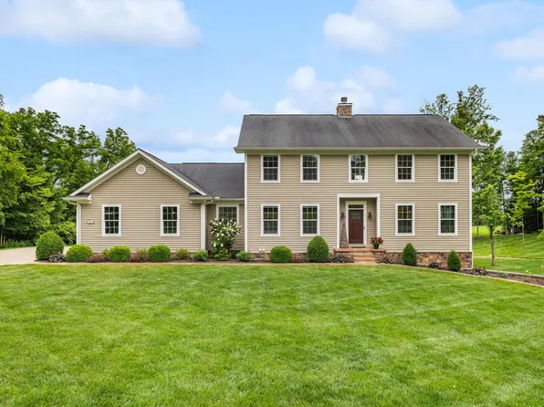 9596 Woodridge Cir, Fredericktown, OH 43019