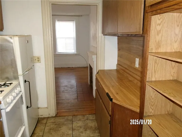 100 Bowen St #1W — Photo 6