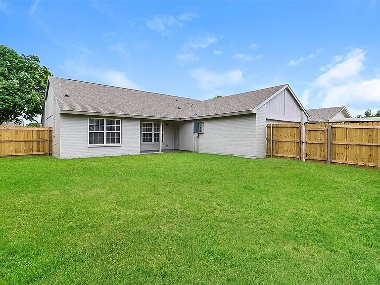 4204 Ireland Dr — Photo 22