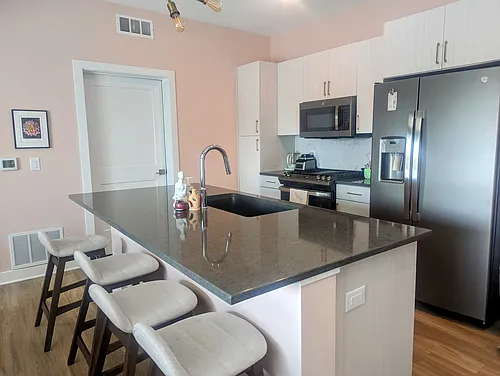 450 7th St #202 Photo 1