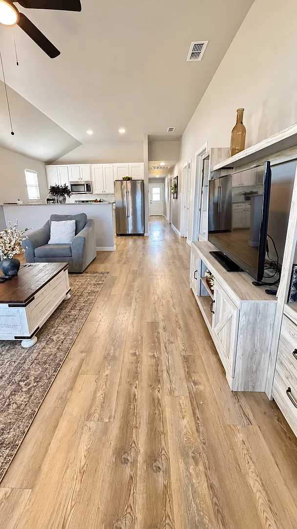 Need A November Rental? 3/2/2 Nice 'n New! — Photo 3