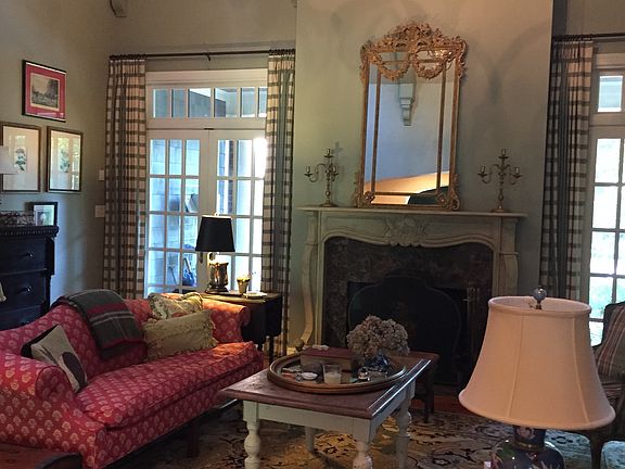 Great Room w/vaulted ceiling