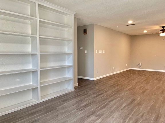 5th image of 204-206 Honey Bee Dr