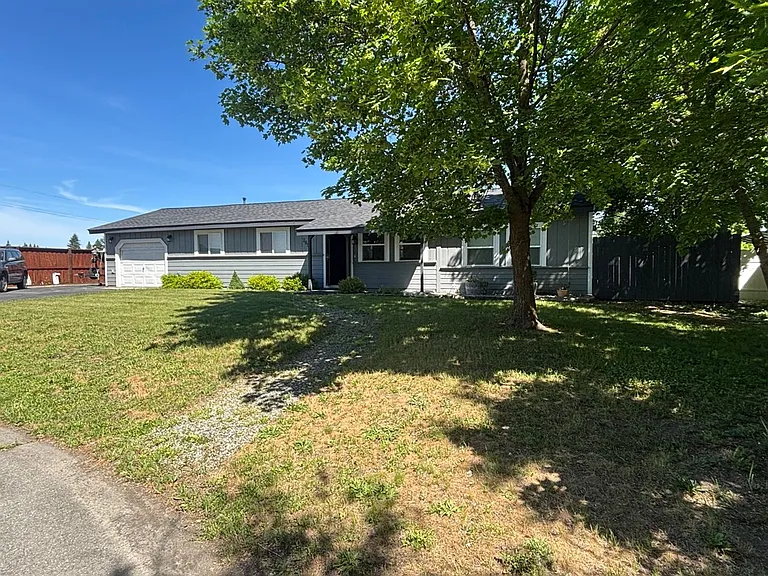 285 W Vicki Ave — Photo 2