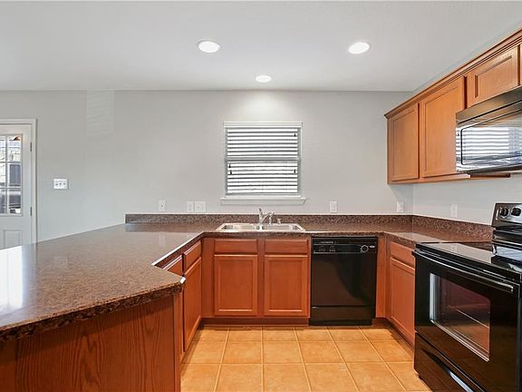 3rd image of 1319 Newton St