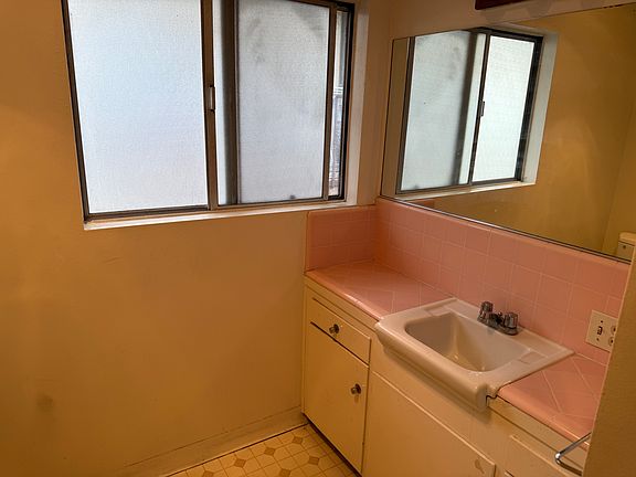 5th image of 1230 Viola Ave APT G