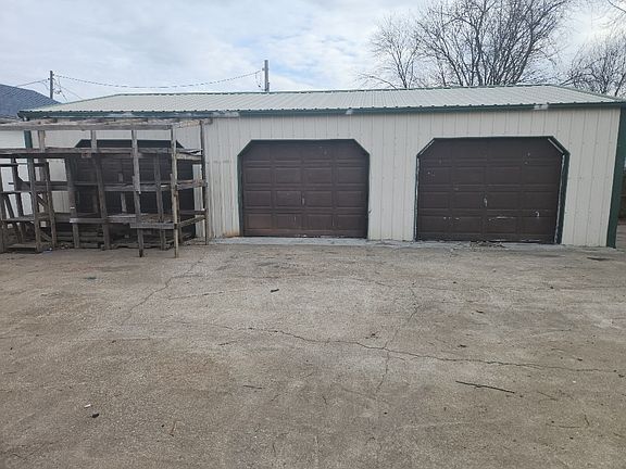 2nd image of 807 Broadway St