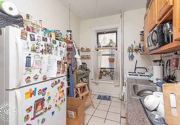 4th image of 601 Park Pl #12