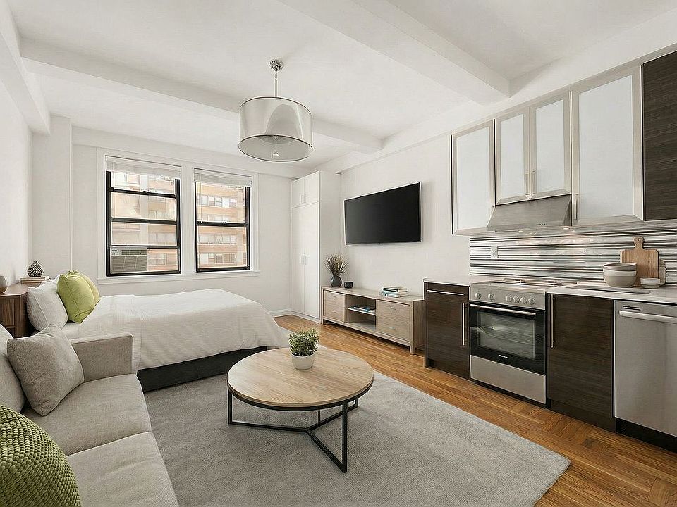 1st image of 20 W 72nd St #1600
