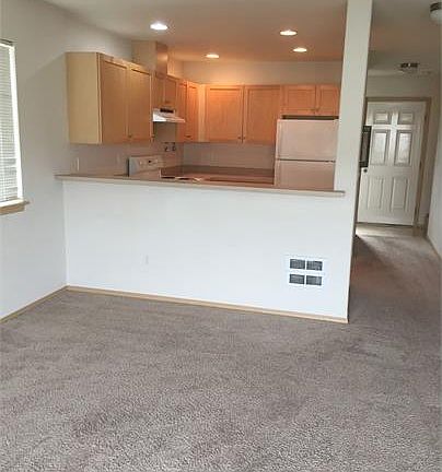 3rd image of 1225 N Oak Harbor St APT L2