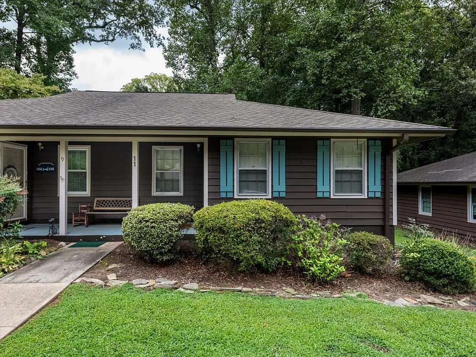 11 Oakwood Dr