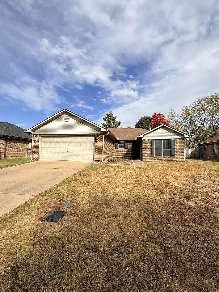 3 bed, 1192 sqft, $1,600 — Photo 1