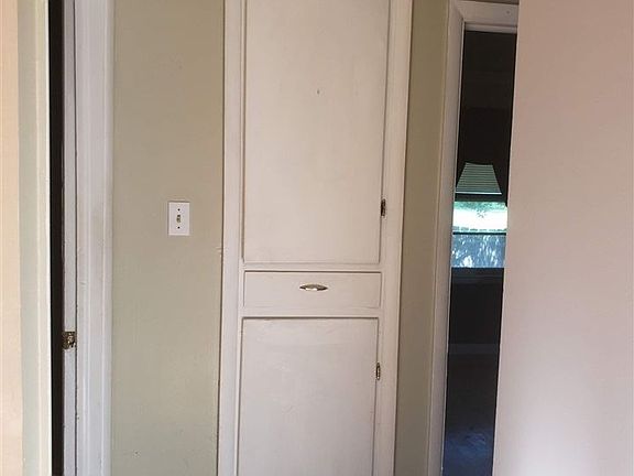 3rd image of 1305 N Crescent Dr