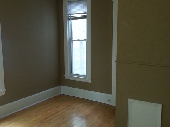 2nd image of 1318 7th St SE Unit 102