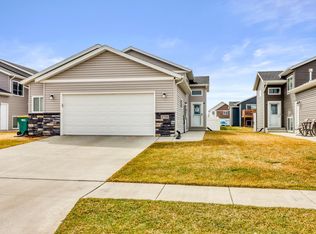 6726 69th Ave S, Horace, ND 58047