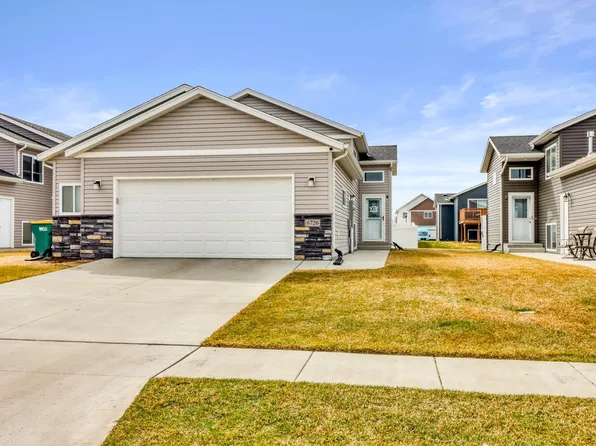 6726 69th Ave S, Horace, ND 58047