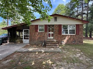 112 Victoria Dr, Parkton, NC 28371