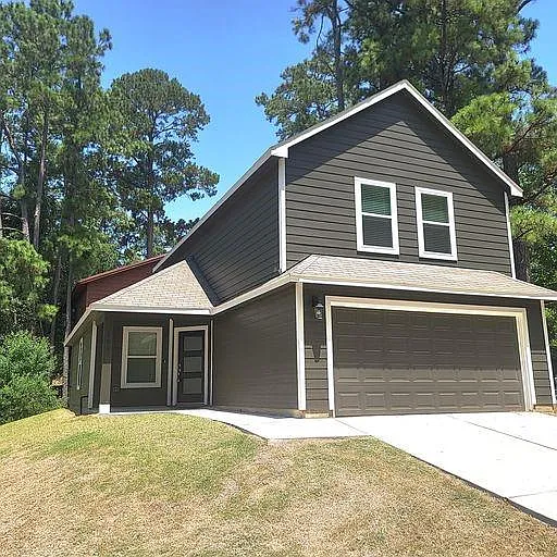 4 bed, 2.5 bath, 1600 sqft, $1,800 — Photo 2
