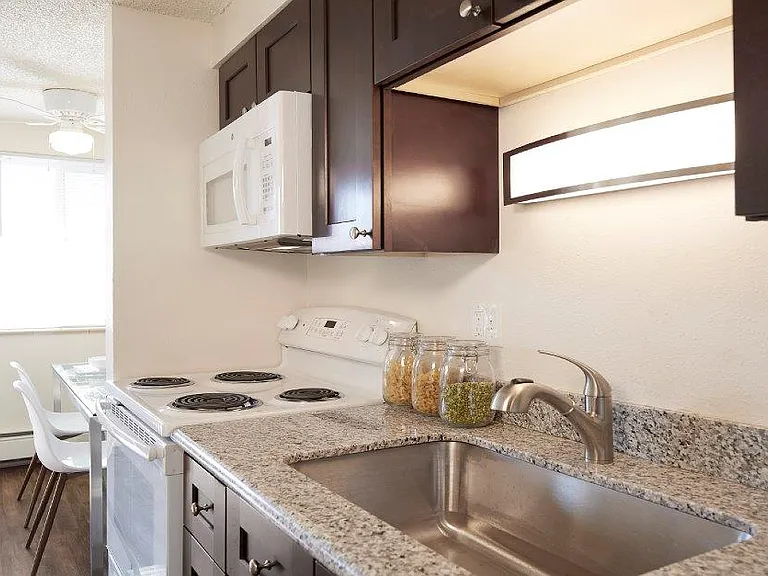 Parkland Square Apartments — Photo 7