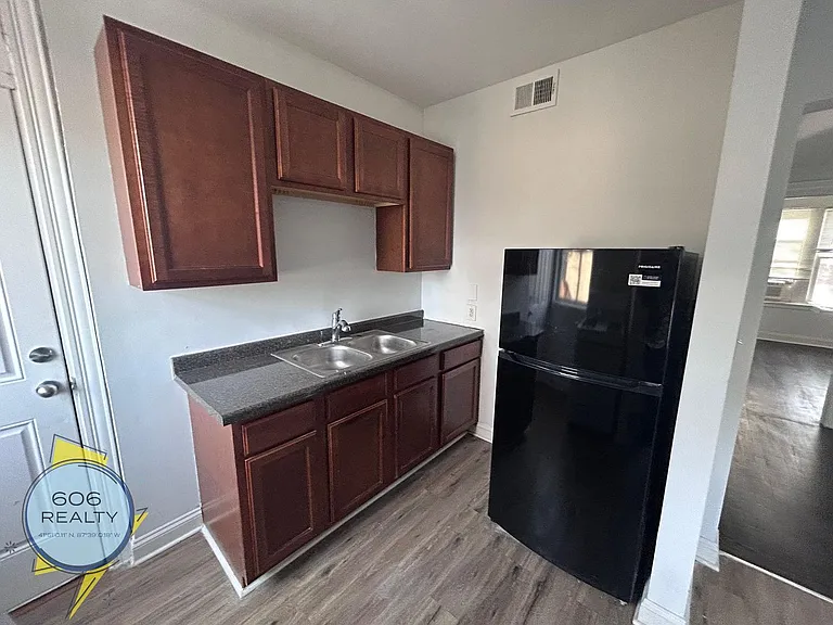 7340-50 N. Damen Ave — Photo 14