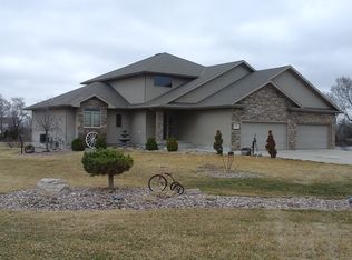 124 Meadowlark Cir, Doniphan, NE 68832