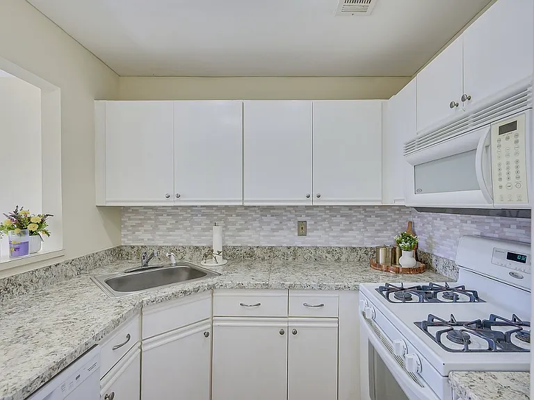 48 Tanglewood Ct — Photo 5