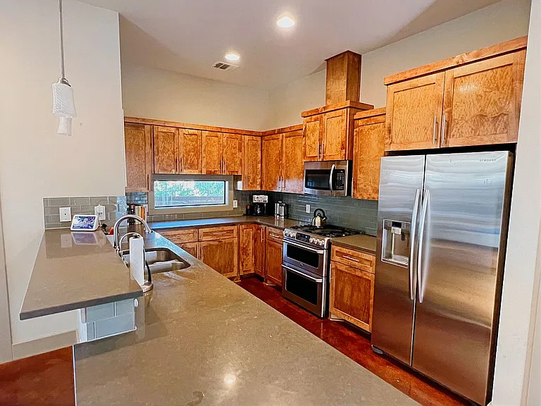 907 Cardinal Ln — Photo 37