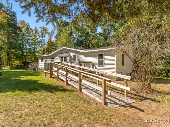 14075 Hanna Ave NE, Cedar Springs, MI 49319