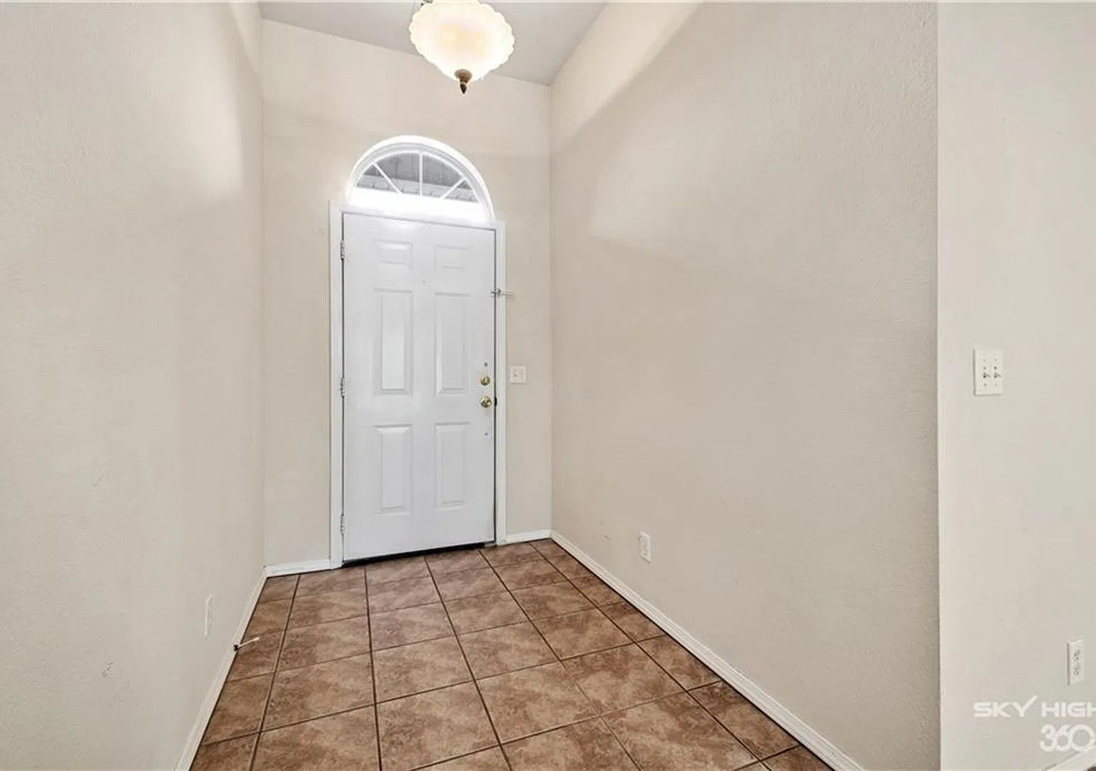 Spacious Split Floorplan with a Private Backyard in an Unbeatable Location! — Photo 3