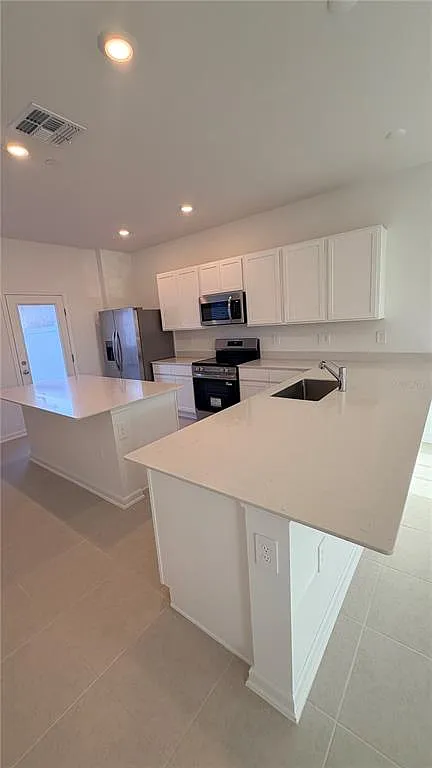 3 bed, 2.5 bath, 1615 sqft, $2,489 — Photo 3