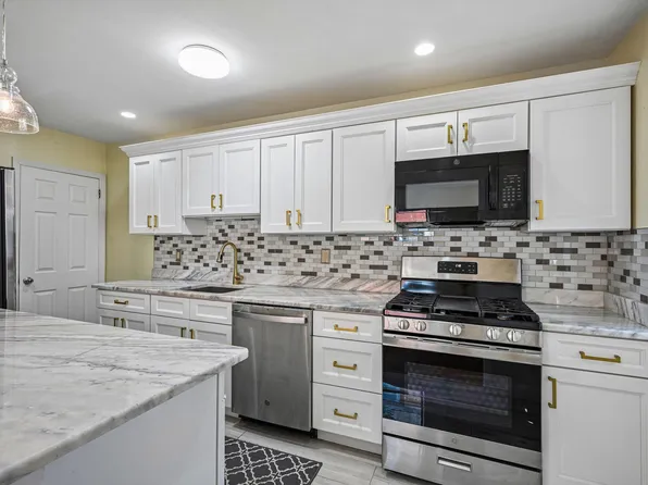 102 Lincoln Ave, Collingdale, PA 19023