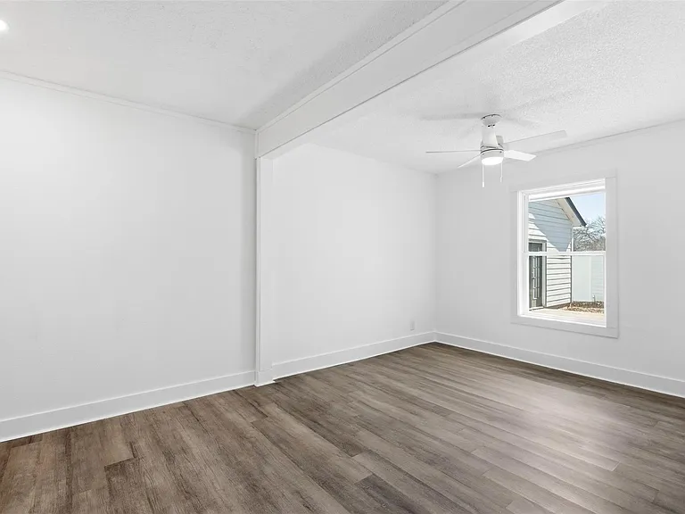 100 Howard Dr — Photo 8