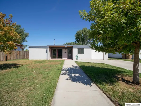 907 E Hancock St, Laramie, WY 82072
