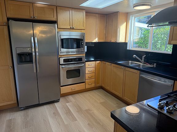 2nd image of 1515 Lilac Ln