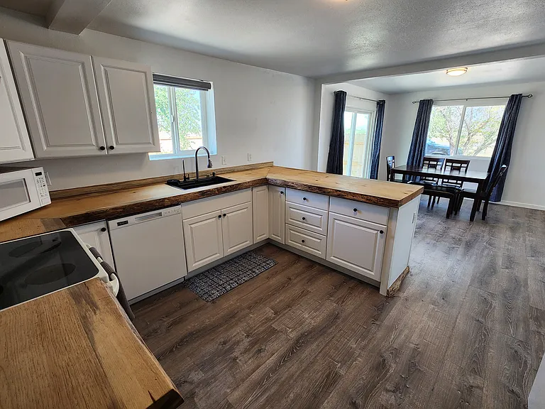 537 S Taylor Rd — Photo 40