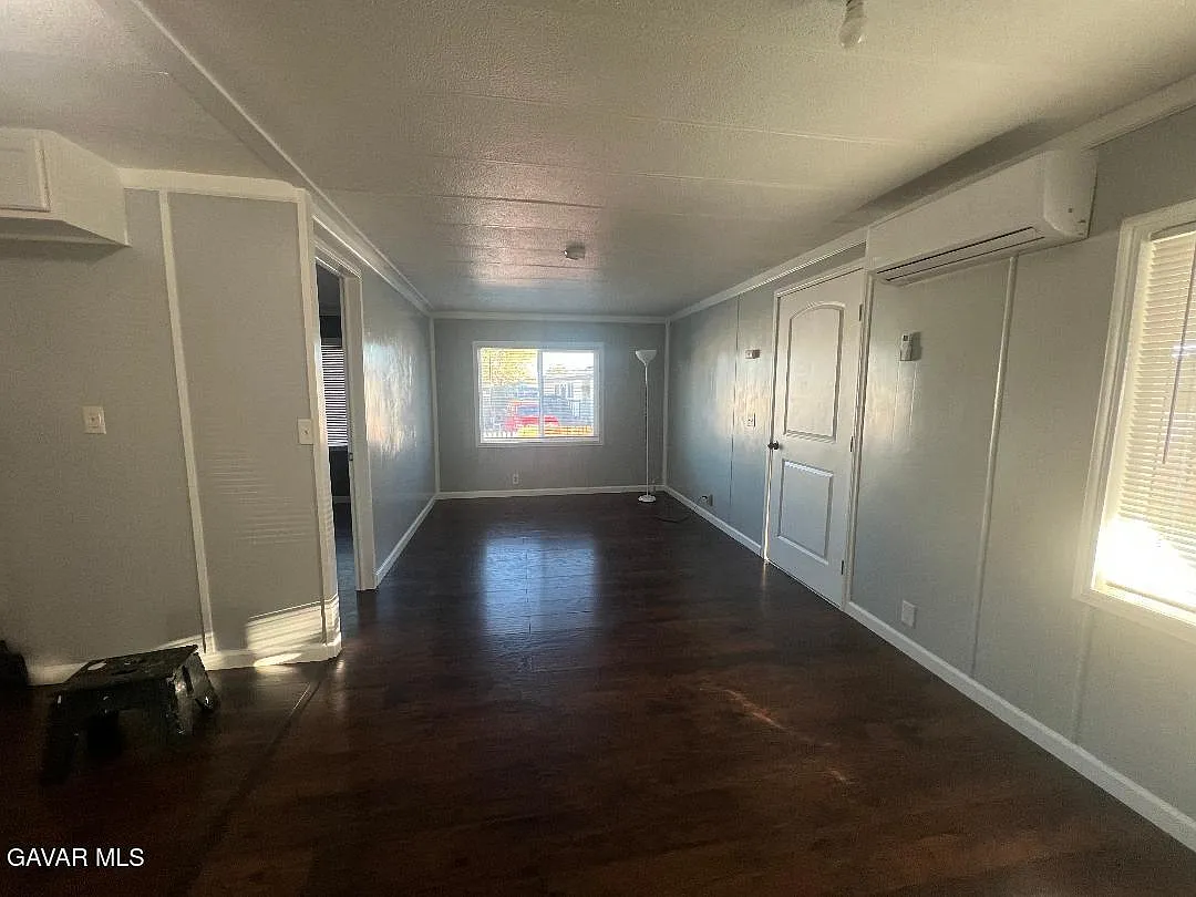 3 bed, 1040 sqft, $2,100 — Photo 4