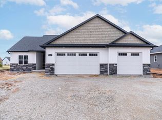 1995 Louie Ln, Neenah, WI 54956