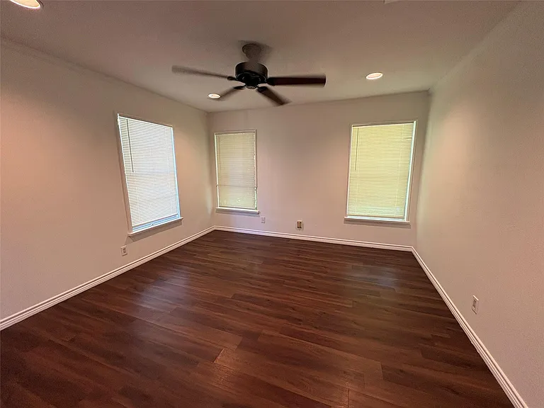 5422 Timber Creek Dr — Photo 3
