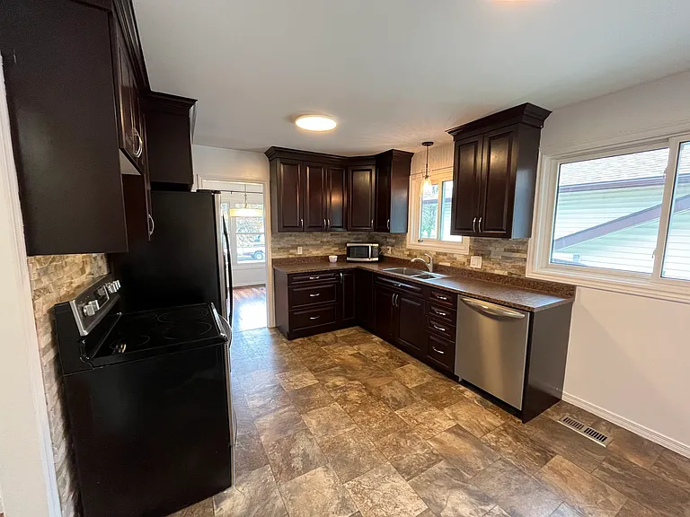 16 Dauphin Ave #1 — Photo 5