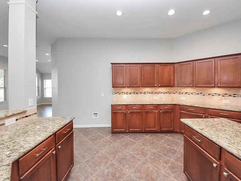 18403 Sierra Falls Ct — Photo 30