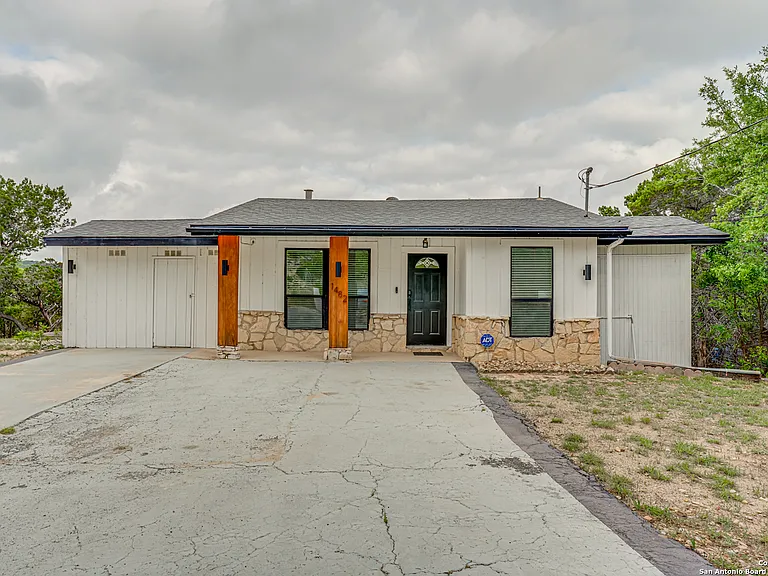 1482 Avenue Q — Photo 3