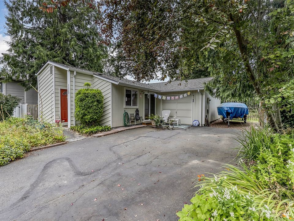 This charming home sits on a 7400+sq ft lot in an established centrally located neighborhood in Port Townsend >